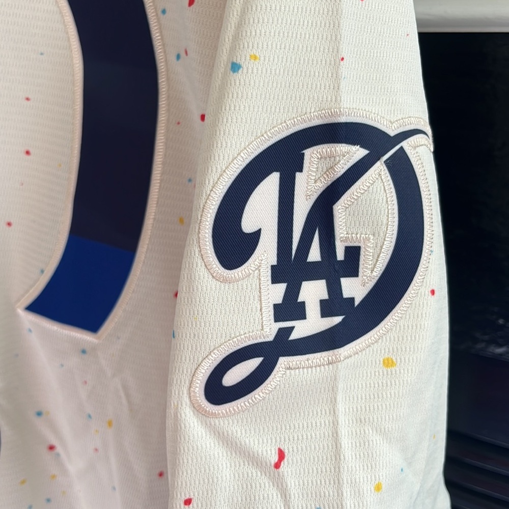 Los Angeles Dodgers Mookie Betts Baseball Jersey City Connect Men’s Size XL - Picture 6 of 8